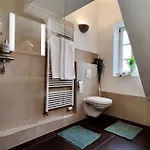 One Apartment's Albertsplatz - Design, Altbau & Zentral