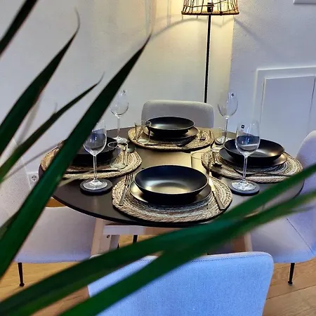 One Apartment's Albertsplatz - Design, Altbau & Zentral コーブルク