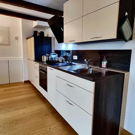 One Apartment's Albertsplatz - Design, Altbau & Zentral 아파트