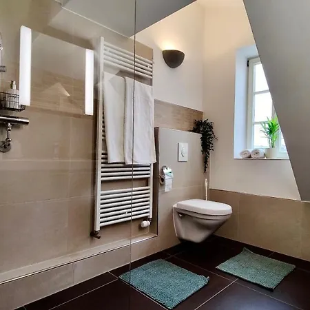 One Apartment's Albertsplatz - Design, Altbau & Zentral