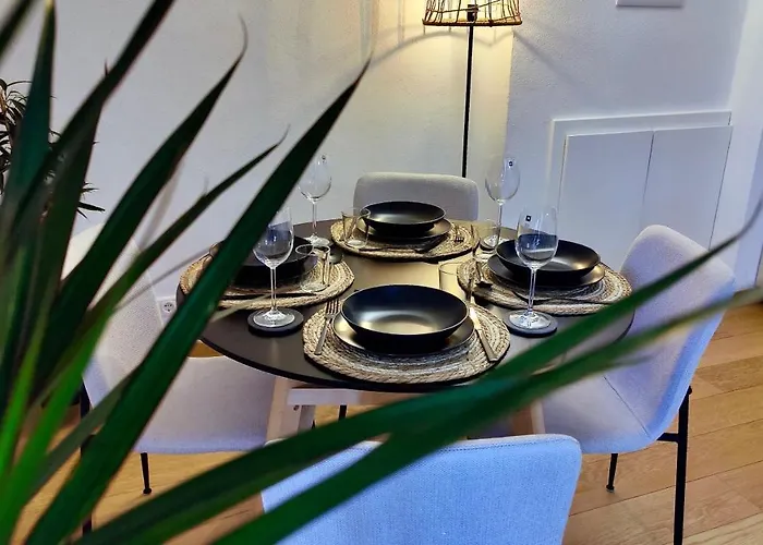 One Apartment's Albertsplatz - Design, Altbau & Zentral Coburg