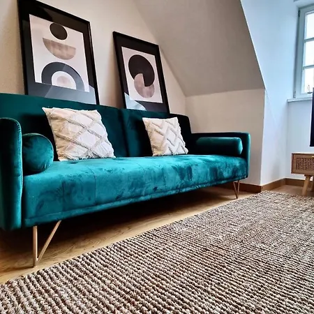 One Apartment's⎢neu+zentral⎢alberstplatz⎢altbau Apartment Coburg